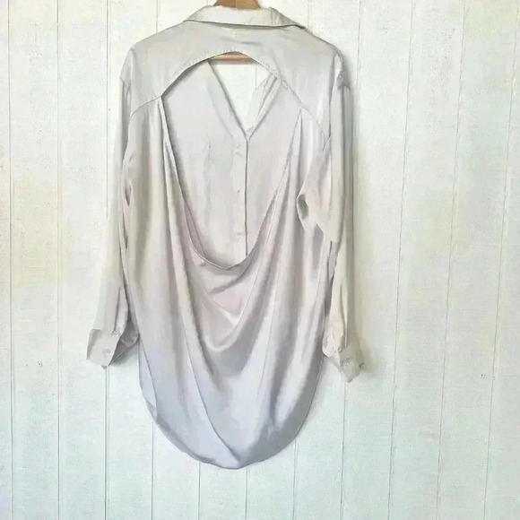 Peach Love Hi Low White Womens Button Up Blouse Size Medium - Picture 4 of 6